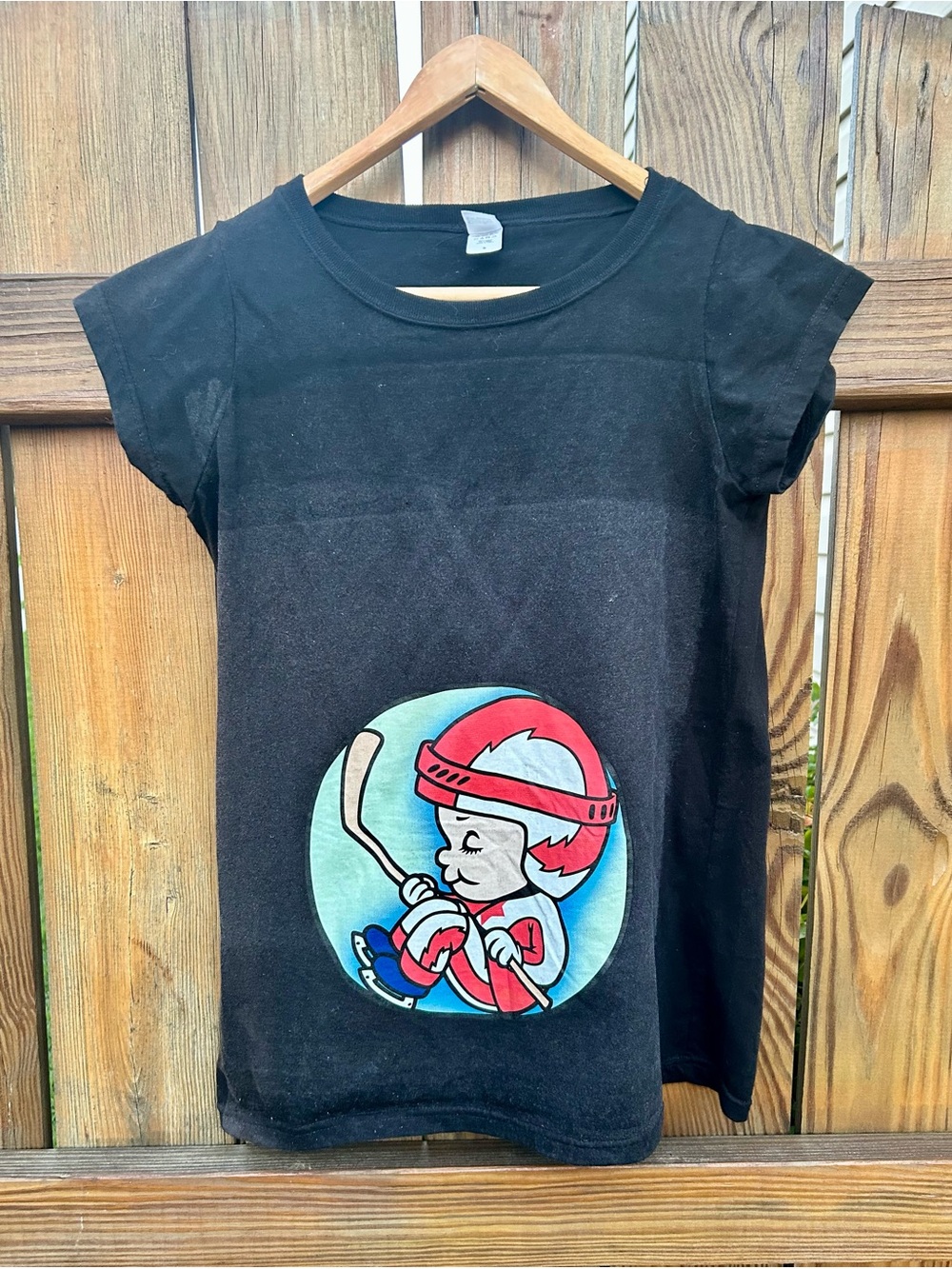 CafePress Tee Shirt Belly Hook Maternity Dark Hockey Player